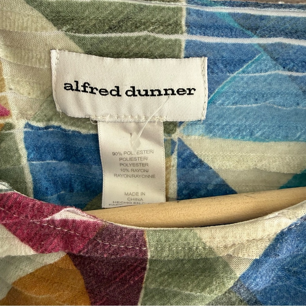 Colorful Geometric Patterned‎ Top - Picture 5 of 6